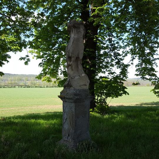 Socha svatého Michaela u silnice mezi Skřiplí a Osovem