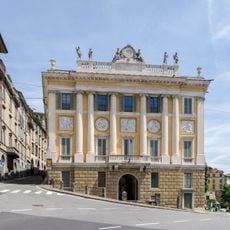 Palazzo Medolago Albani