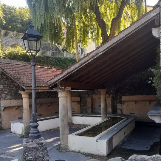 Fuente Y Lavadero Leokari
