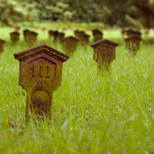 In gietijzer gemarkeerde kindergraven uit de Eerste Wereldoorlog