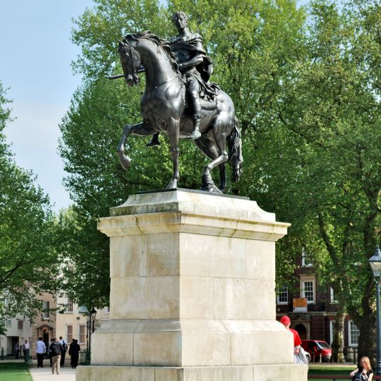 Equestrian statue of William III