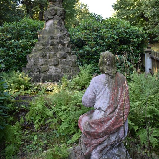 Sousoší Ježíš na hoře Olivetské pod Křížovou cestou v Jiřetíně pod Jedlovou