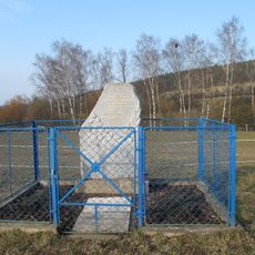 Pomník štábního strážmistra četnictva Cyrila Šrámka východně od Malenic