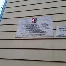 Pamětní deska první české školy v Manětíně