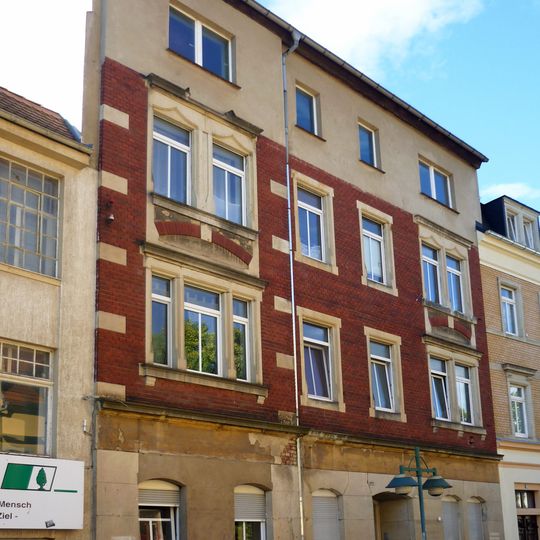 Mietshaus in geschlossener Bebauung, mit Anbau Röderstraße 20