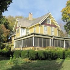David W. and Jane Curtis House