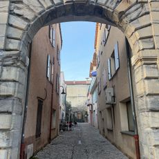 Porte d'enceinte du Château Gaspard de Perrinet