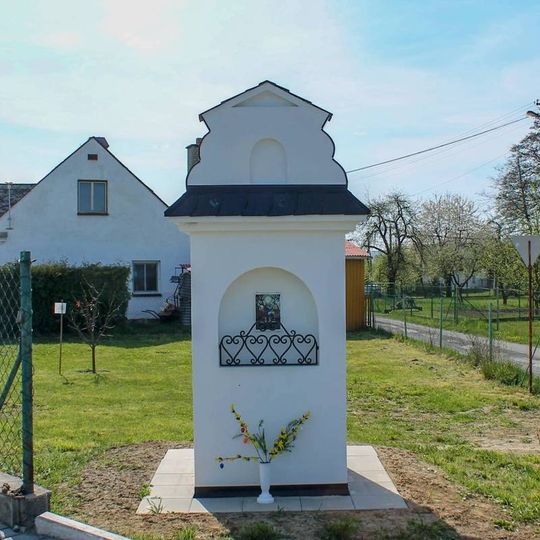 Kaplička Nejsvětější Trojice v Sudkově na rozcestí v obci