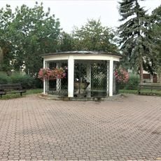 Altán na Husově náměstí ve Velkém Oseku