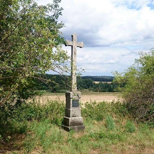Kříž západně od Ratměřic