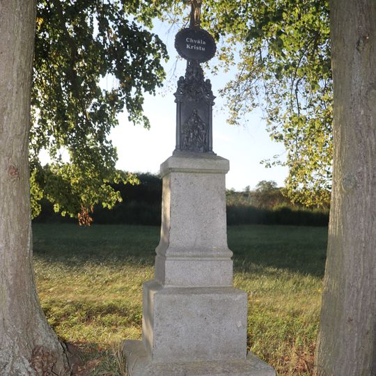 Kříž u silnice jižně od Bransouz