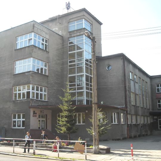 Szkoła, ob. III LO w Chorzowie