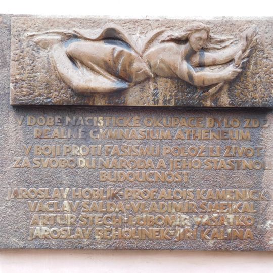 Pamětní deska obětem nacismu v Biskupské ulici v Praze