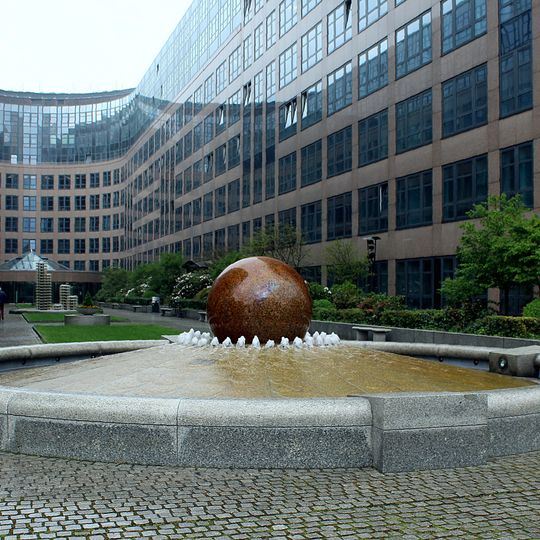 Außenbrunnen mit Granitkugel