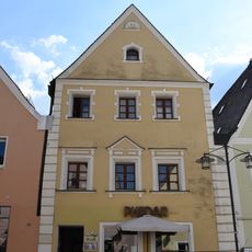 Wohn- und Geschäftshaus