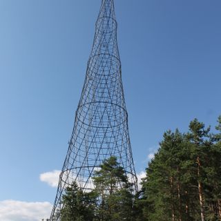 Torre de Shújov en el río Oká