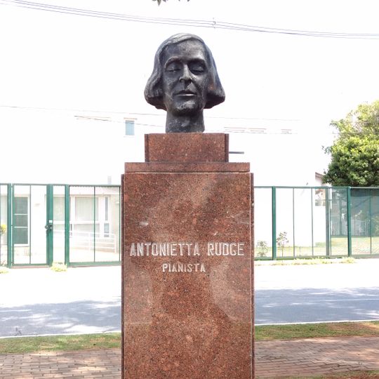 Statue of Antonieta Rudge