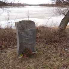 Pomník legionáře Roberta Krejčího u rekreačního areálu Pilák severně od Žďáru nad Sázavou