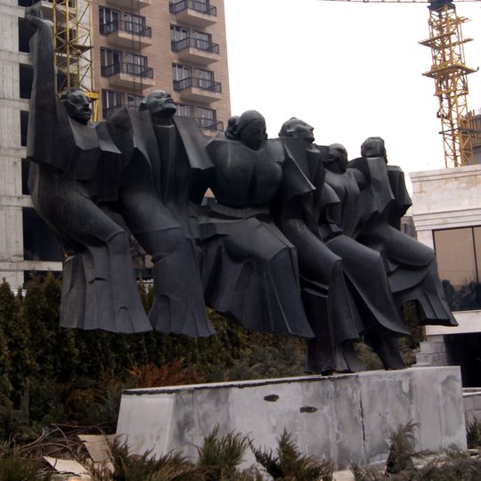 Lernayin Par Sculpture