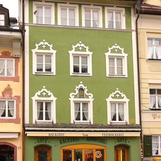 Wohn- und Geschäftshaus