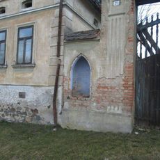 Vestavěná kaplička v Krtíně