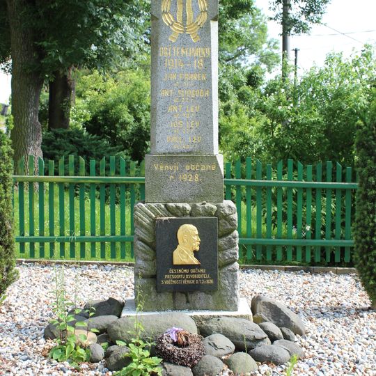 Pomník padlým na návsi ve Sřivani