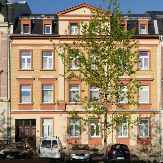 Mietshaus in geschlossener Bebauung Tzschirnerplatz 12