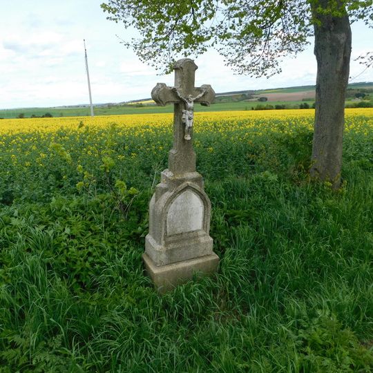 Kříž u silnice na západním okraji Stonařova
