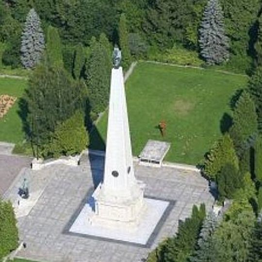 Dukla-pamätník sov. armády, terasa horná