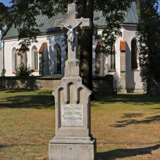 Kříž za kostelem Jména Panny Marie ve Vyskytné