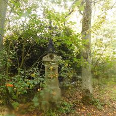 Kříž u cesty ke hřbitovu ve Vysoké