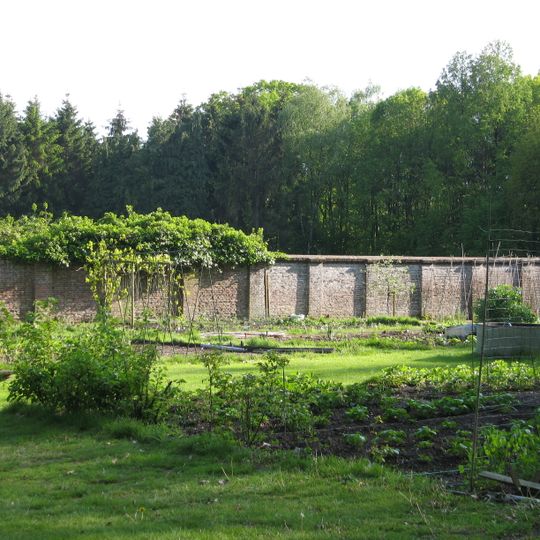Rhederoord: moestuinmuur