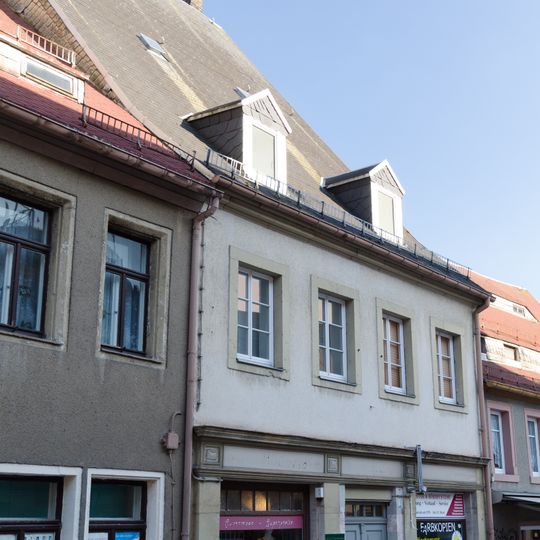 Wohnhaus in geschlossener Bebauung einschließlich der Hinterhausbebauung Weberstraße 9