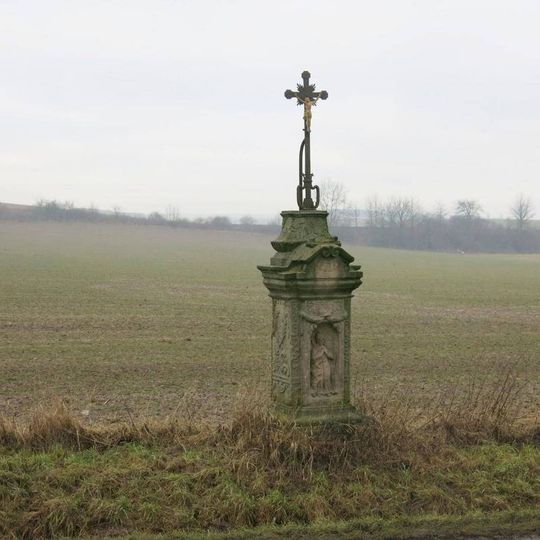 Kříž u silnice 37 severně od Hořenic