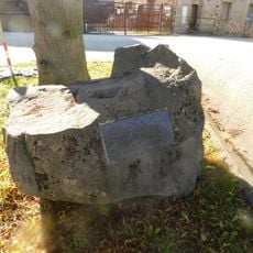 Pomník Antonína Švehly u Švehlovy lípy v Přistoupimi