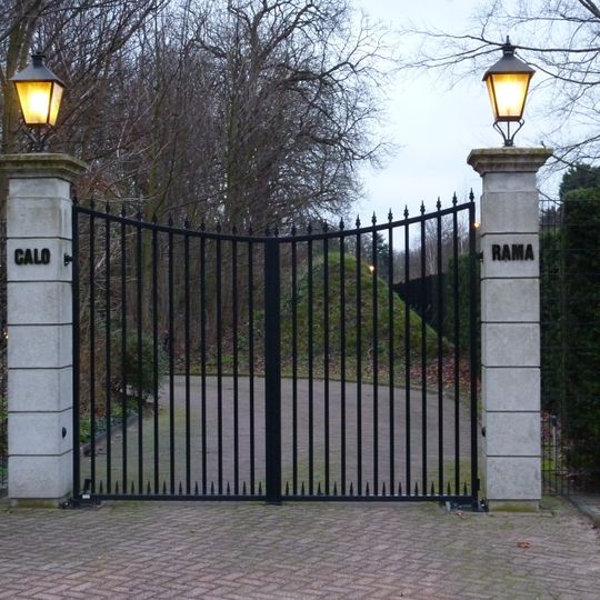 Toegangshek met keermuren