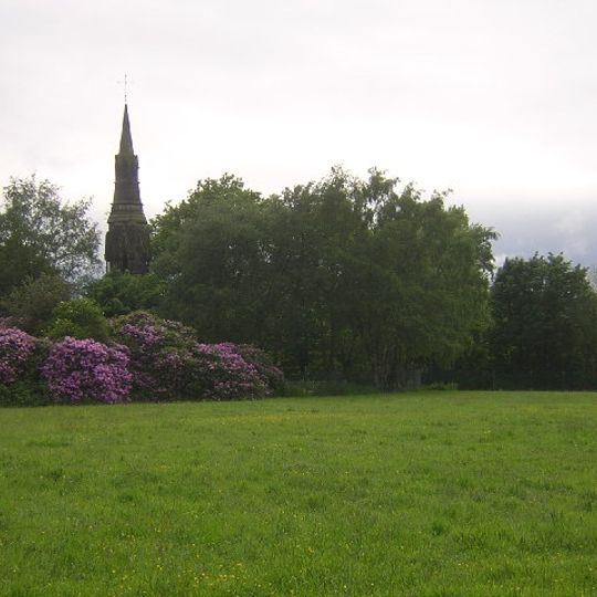 Ellesmere Memorial including railings