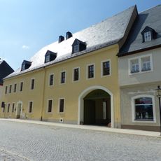 Wohnhaus in Ecklage und in geschlossener Bebauung Markt 3