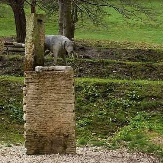 Památník českého strakatého psa v Kryštofově údolí