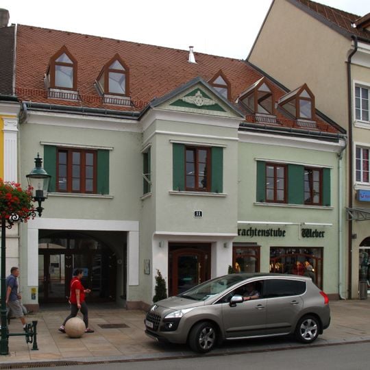 Commercial building Hauptplatz 11