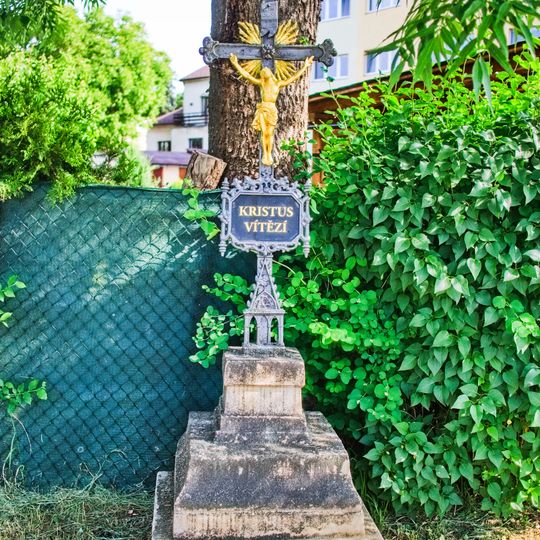 Kříž na rohu ulic Dražická a Pickova v Benátkách nad Jizerou