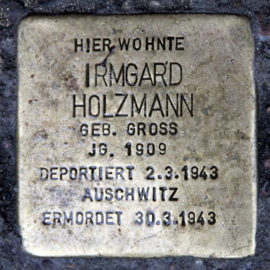 Stolperstein en memoria de Irmgard Holzmann