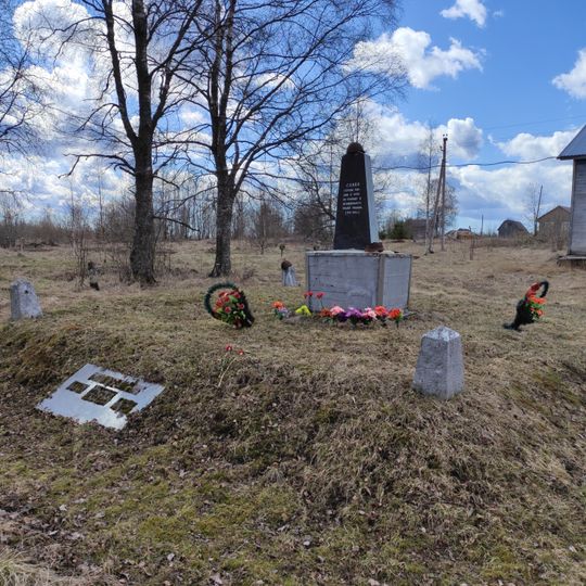 Братские могилы советских воинов и подпольщиков, где похоронен Герой Советского Союза Ракус Д.И.