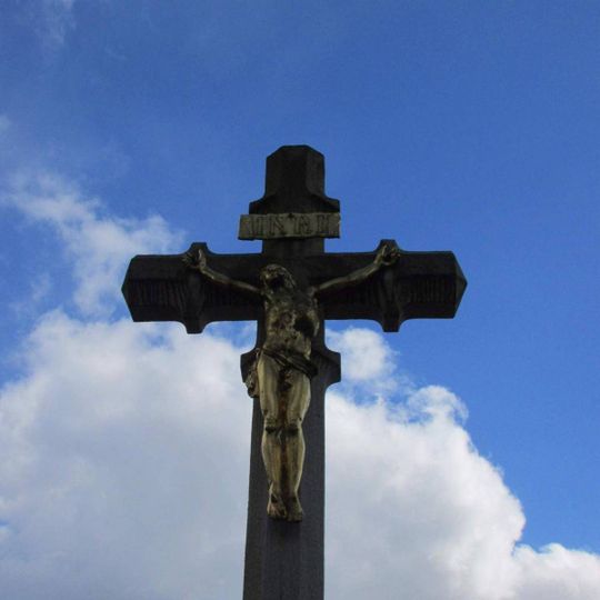 Kříž u obecního úřadu v Panských Dubenkách