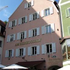 Wohn- und Geschäftshaus