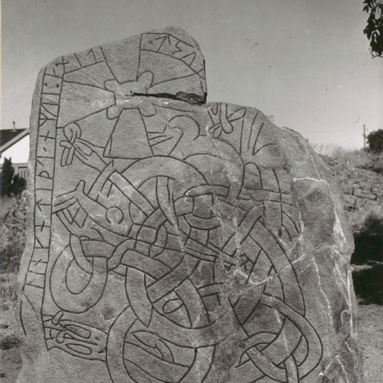 Uppland Runic Inscription 983