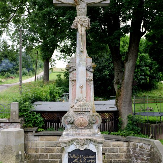 Kříž v Vižňově u odbočky do Pomeznice