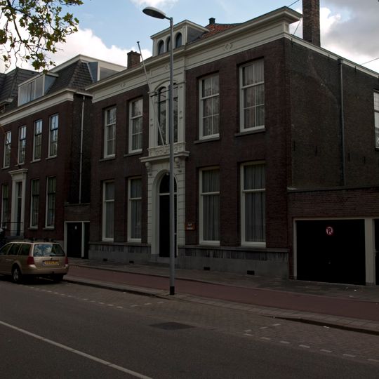 Woonhuis met een diepe achtertuin in Eclectische stijl
