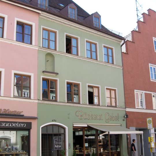 Wohn- und Geschäftshaus