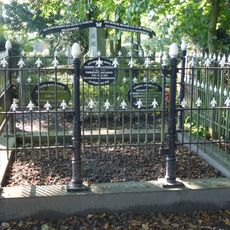 Grafmonument voor predikant Endtz en twee verwanten